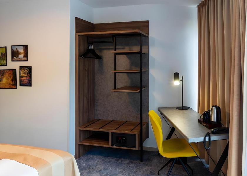 Hessen Giessen Twin Room with Bathroom