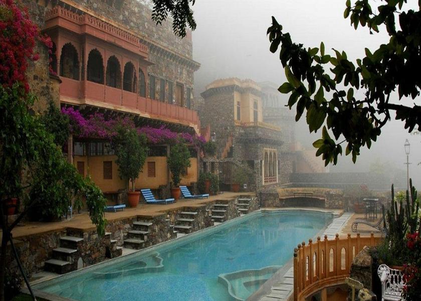 Rajasthan Neemrana Pool