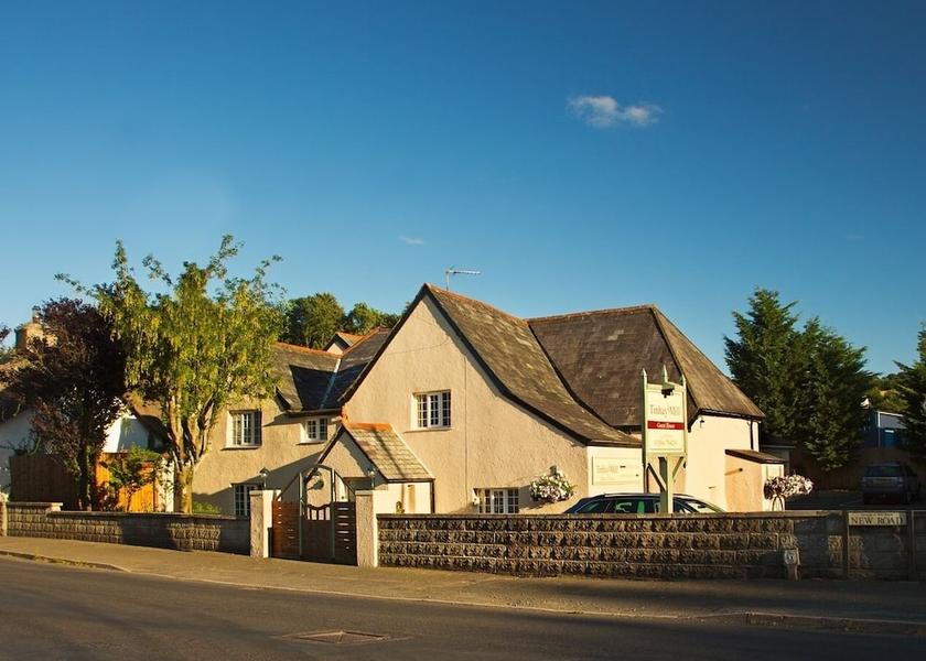 England Lifton Exterior