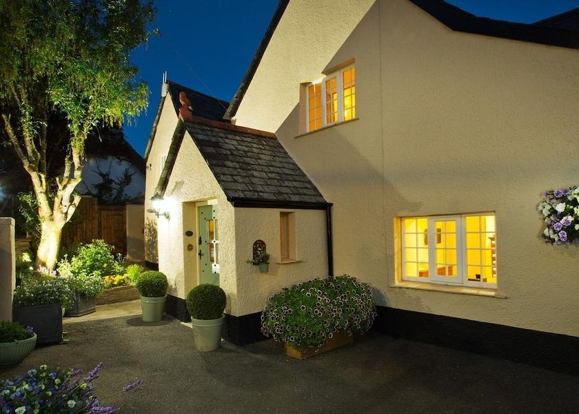 England Lifton Exterior Detail