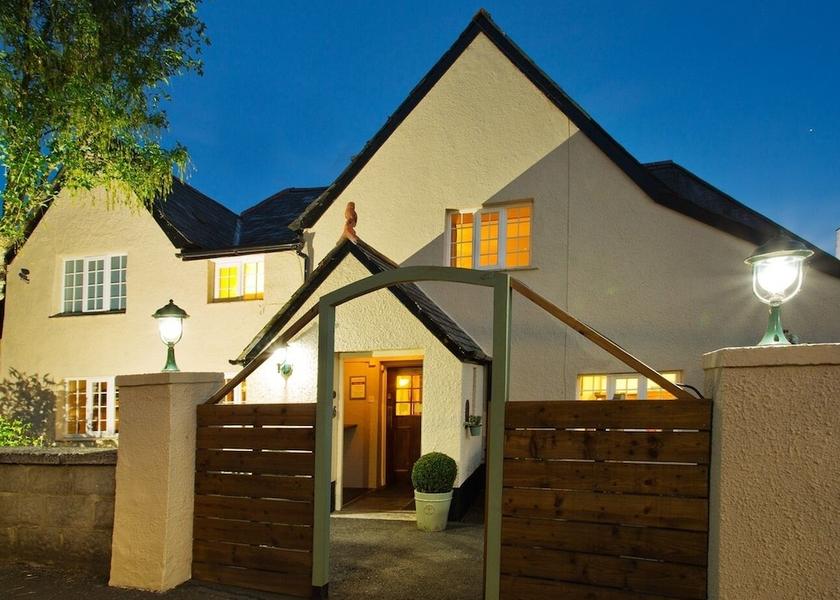 England Lifton Exterior Detail