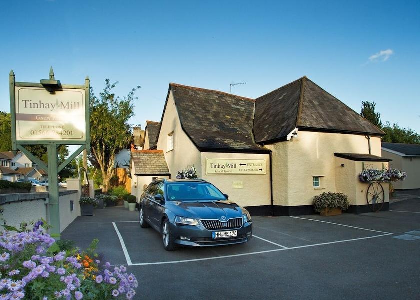 England Lifton Exterior