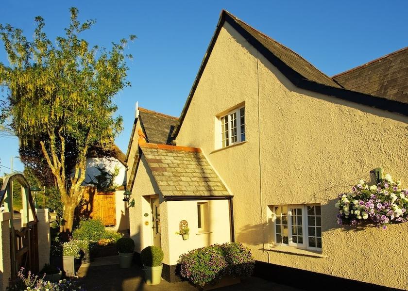 England Lifton Exterior Detail