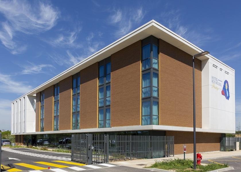 Île-de-France Plaisir Exterior