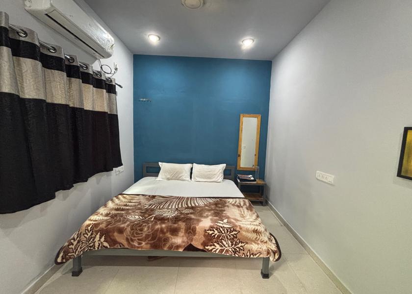 Gujarat Rajpipla Deluxe Room