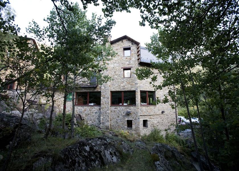  El Serrat Exterior Detail