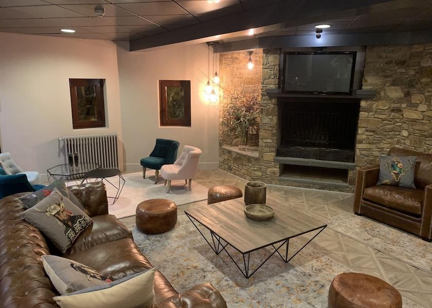  El Serrat Meeting Room