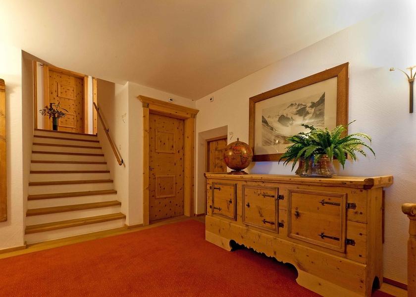 Graubünden Pontresina Hallway
