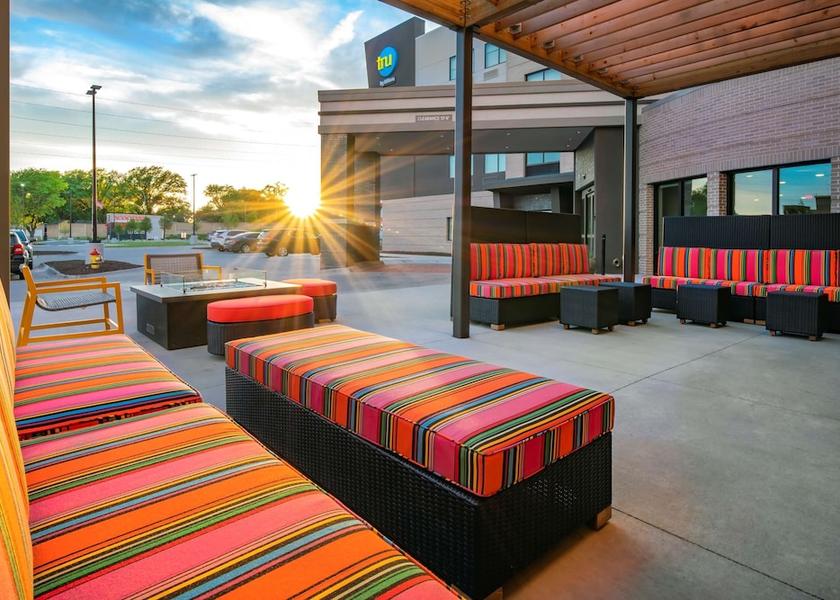 Nebraska Omaha Terrace/patio