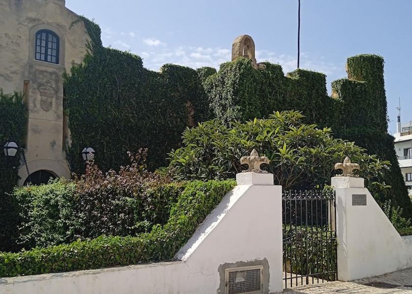 Beja Odemira Exterior Detail