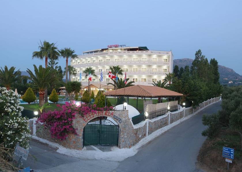Crete Kissamos Facade