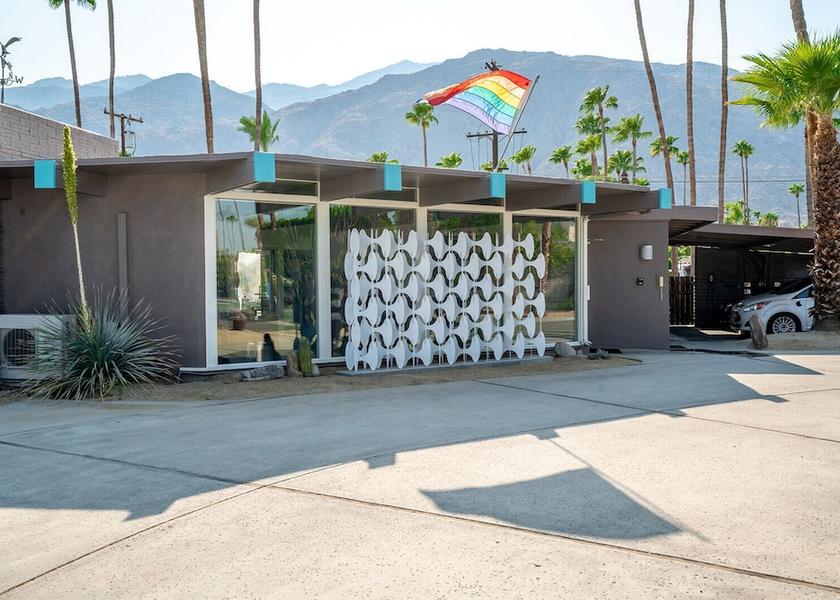 California Palm Springs Amenity