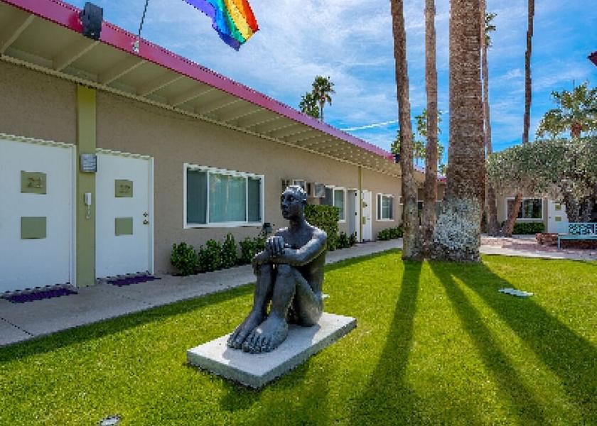 California Palm Springs Amenity