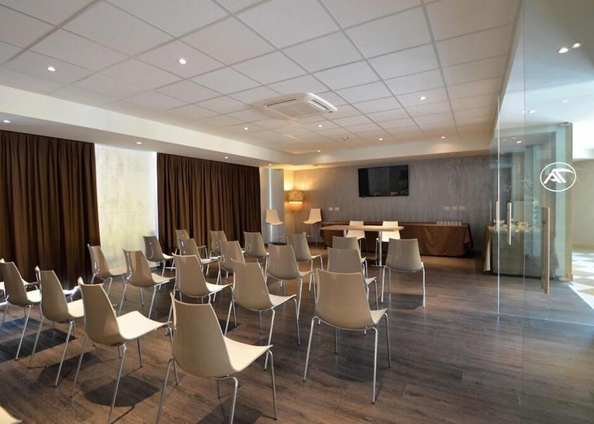 Piedmont San Francesco al Campo Meeting Room
