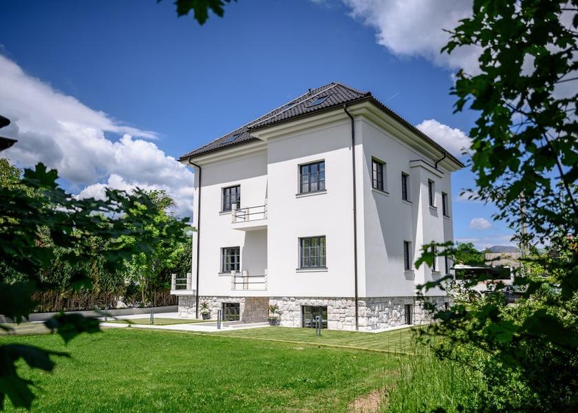  Bled Property grounds
