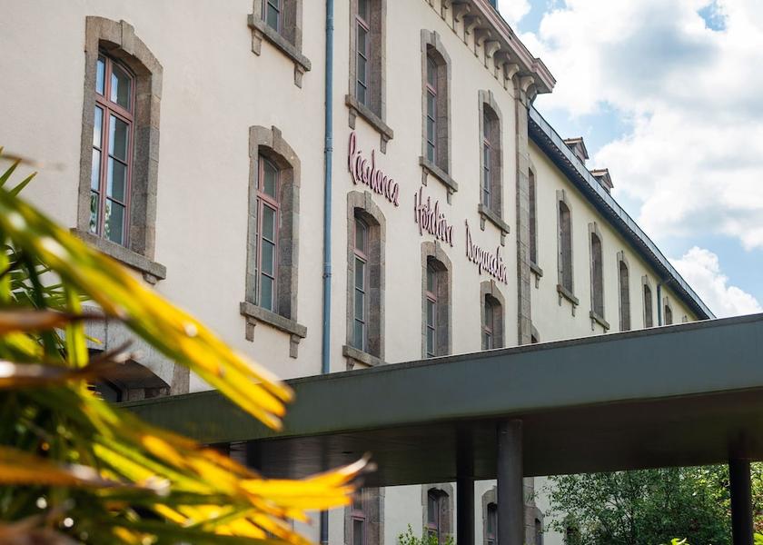 Brittany Dinan Facade