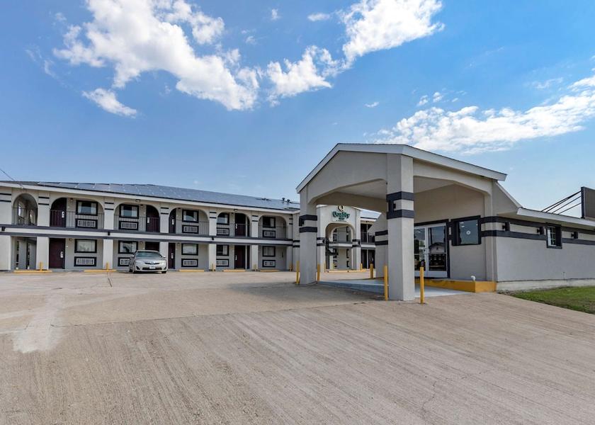 Missouri Cameron Exterior Detail