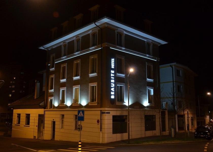 Canton of Vaud Crissier Front of property - evening/night