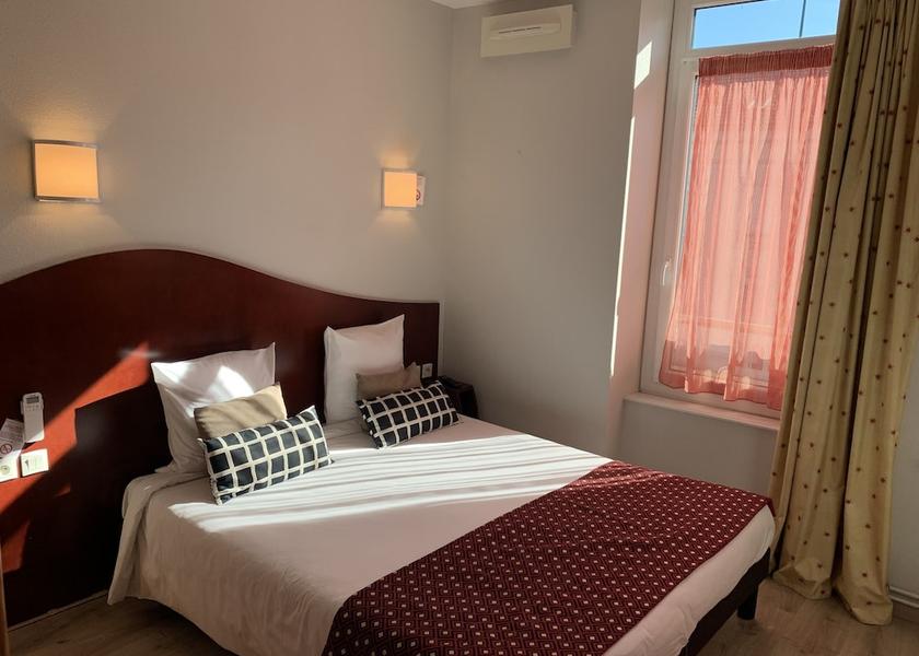 Auvergne-Rhone-Alpes Clermont-Ferrand Room