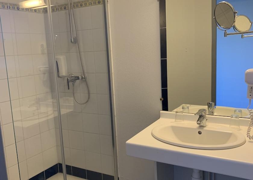 Auvergne-Rhône-Alpes Clermont-Ferrand Bathroom