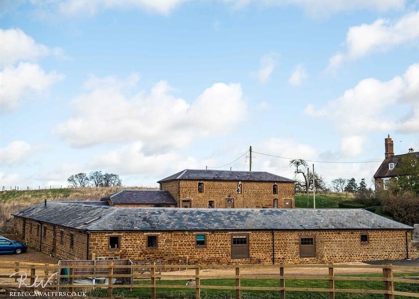 England Daventry Exterior Detail