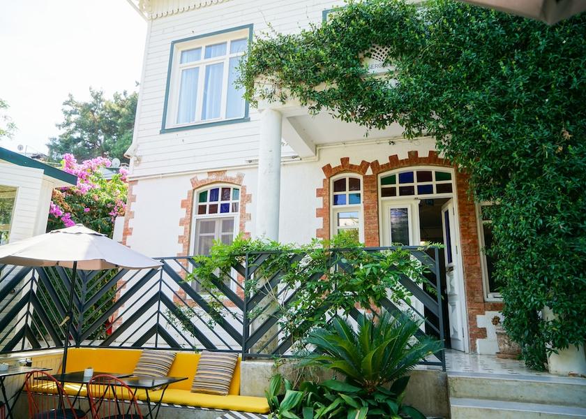 Istanbul Adalar Front of property