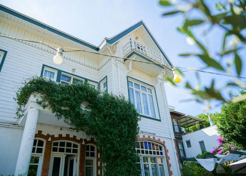 Istanbul Adalar Front of property