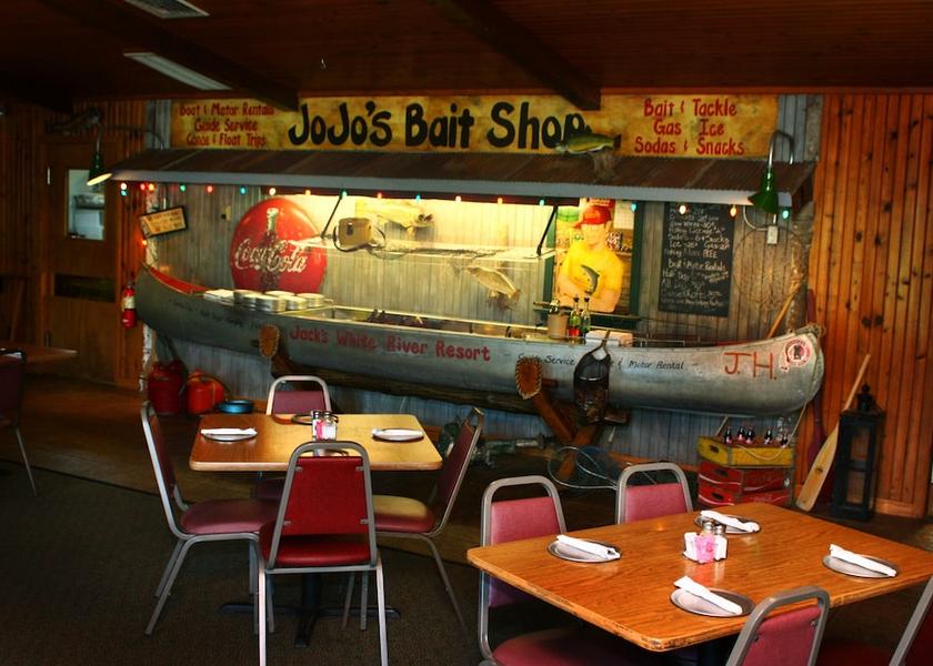 Arkansas Mountain View Dining Area