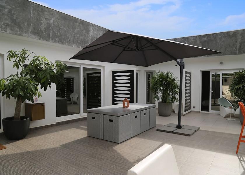  Abidjan Exterior Detail