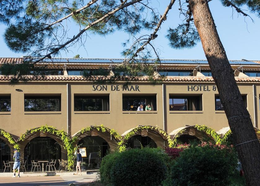 Corsica Lecci Facade
