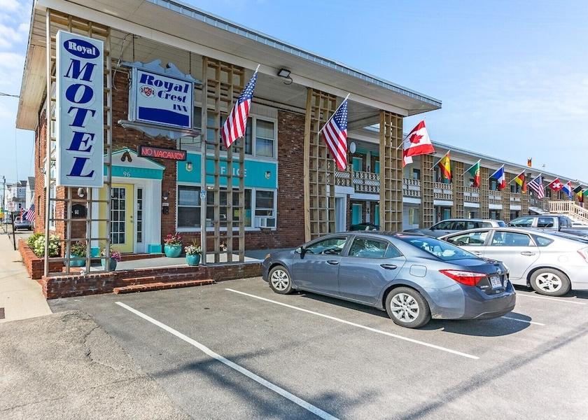 Virginia Hampton Exterior Detail