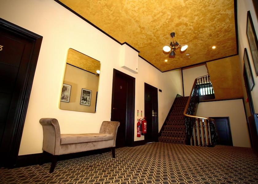 England Barnet Lobby