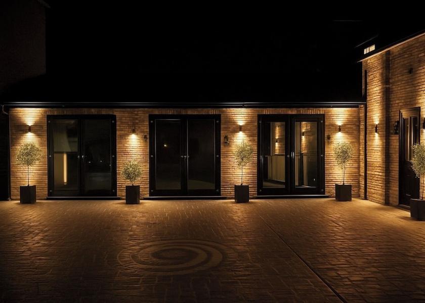 England Barnet Exterior Detail