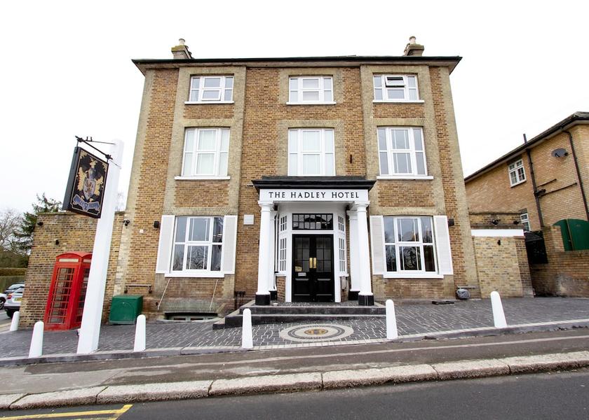 England Barnet Facade
