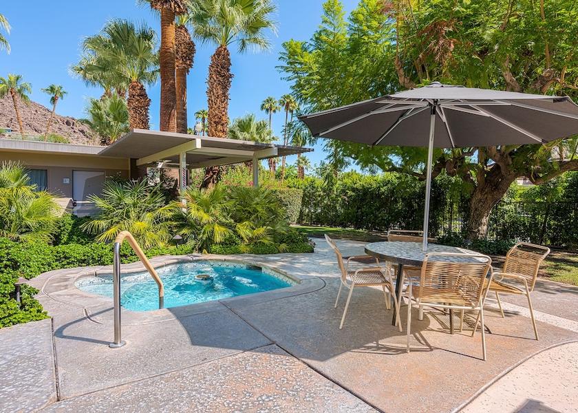 California Palm Springs Pool