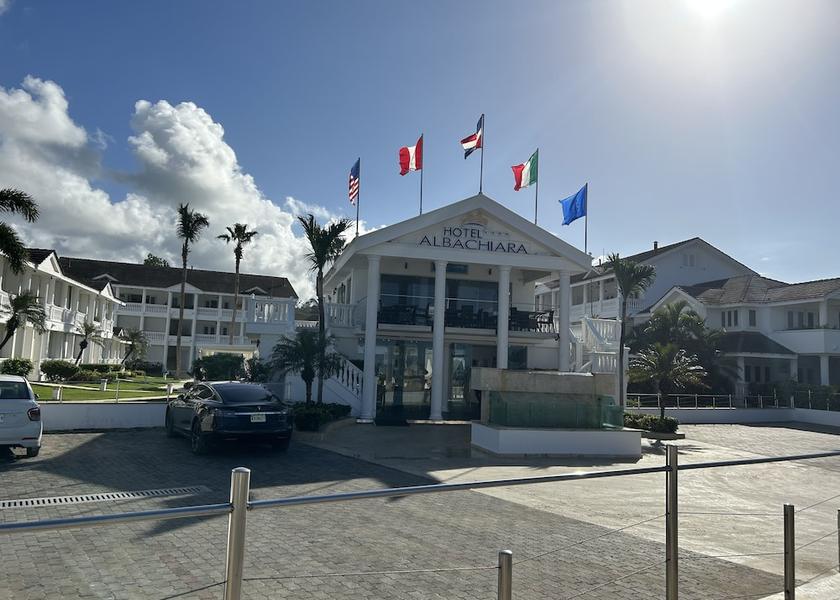 Samana Las Terrenas Facade