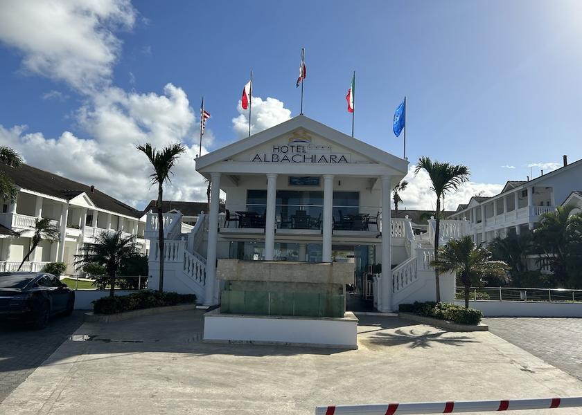 Samana Las Terrenas Facade