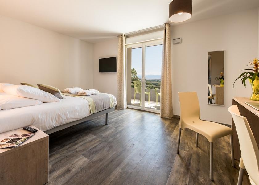 Auvergne-Rhône-Alpes Gex Room