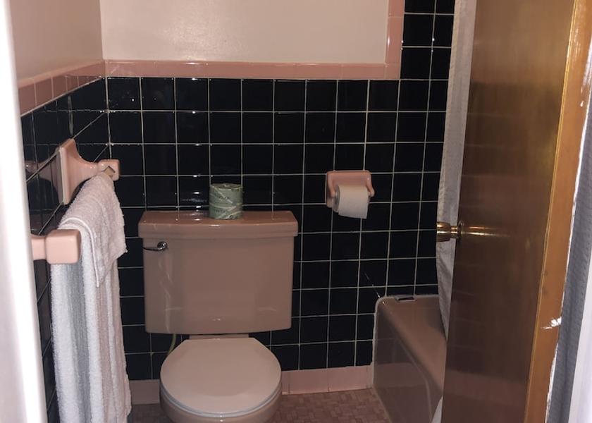 Ohio Coshocton Bathroom