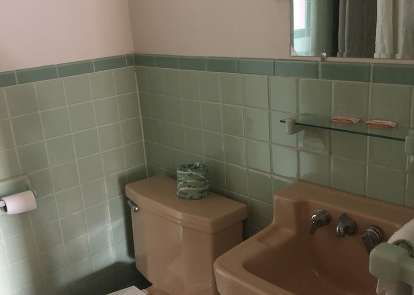 Ohio Coshocton Bathroom