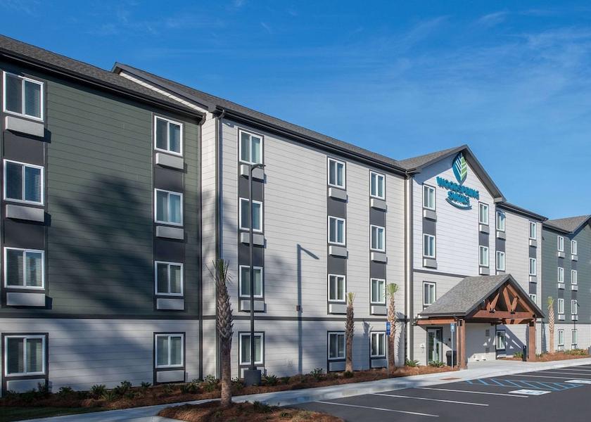 Georgia Pooler Exterior Detail