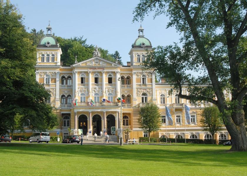 Karlovy Vary (region) Marianske Lazne Exterior Detail