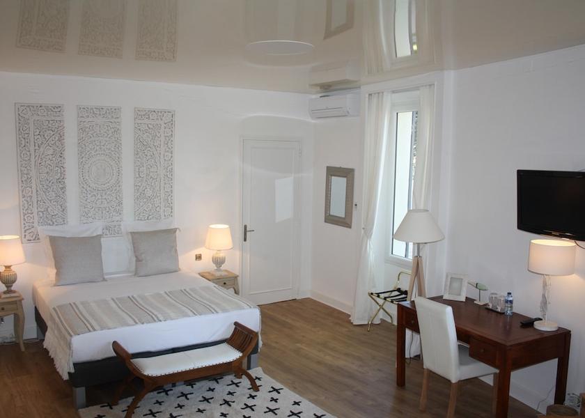 Provence-Alpes-Côte d'Azur Salon-de-Provence DELUXE, KING BED