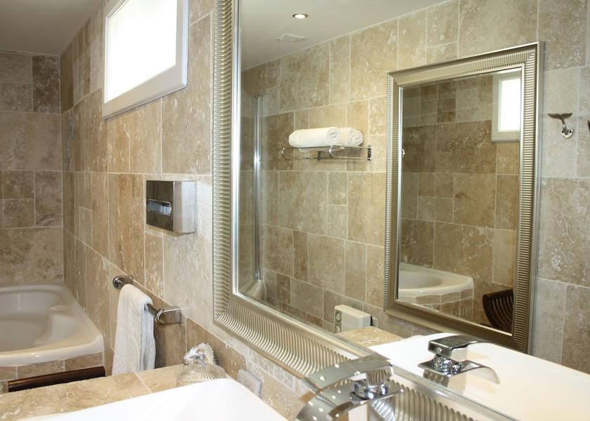 Provence-Alpes-Côte d'Azur Salon-de-Provence Bathroom