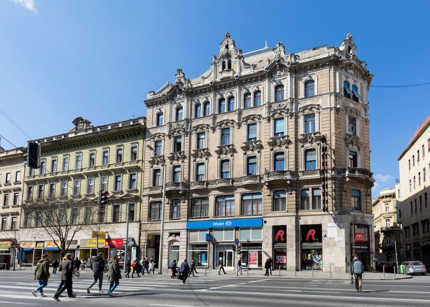  Budapest Facade