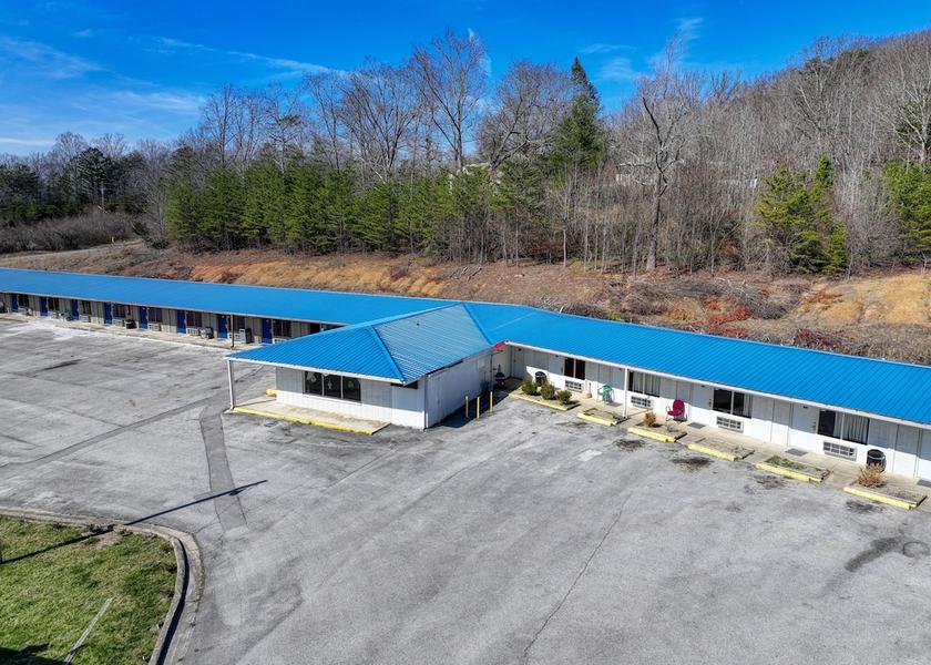 New York Oneida Exterior Detail