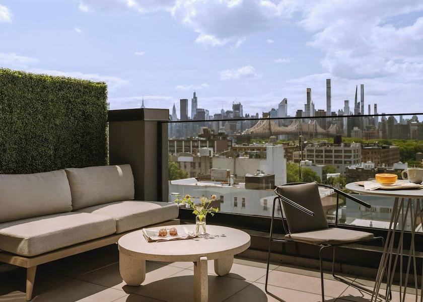 New York Long Island City Room