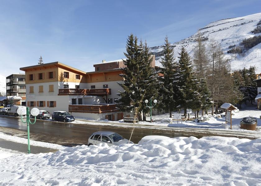 Auvergne-Rhone-Alpes Les Deux Alpes Facade