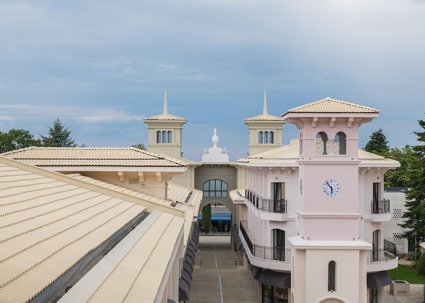  Varna Exterior Detail