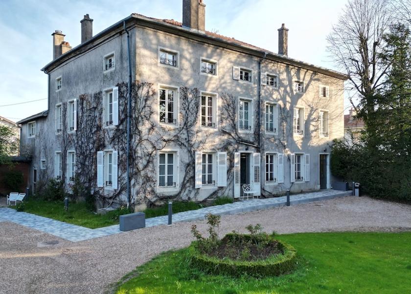 Grand Est Pont-a-Mousson Front of property